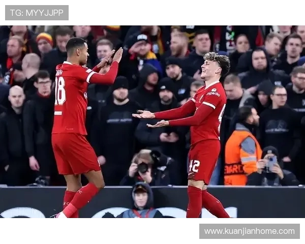 利物浦与曼联对决全景分析PP体育为您带来精彩赛事直播与评论 利物浦与曼联对决全景分析PP体育为您带来精彩赛事直播与评论